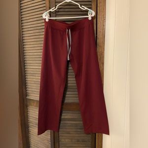 Figs women’s Livingston scrub pants, burgundy, size medium petite